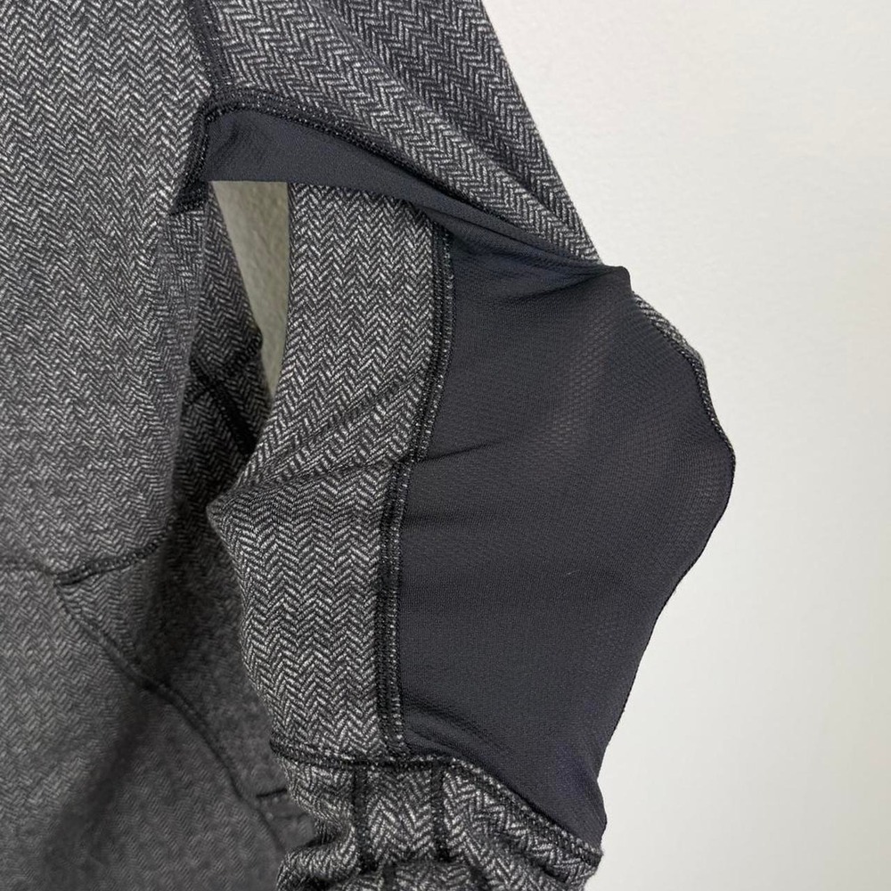 Lululemon Base Runner 1/2 Zip sweater - Picture 5 of 8
